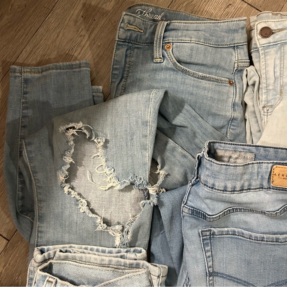 5 PAIRS OF JEANS - Picture 2 of 6